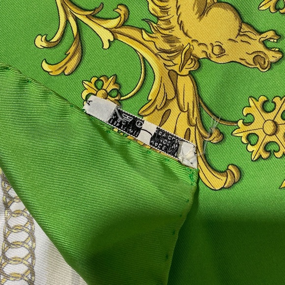Authentic HERMES "LA PROMENADE DE LONGCHAMPS" Green 100% Silk Scarf - Picture 10 of 13
